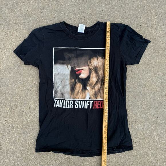 2013 Taylor Swift Red 2013 Tour Black Graphic T-Shirt Women’s Small - Picture 6 of 6